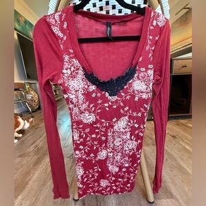 Vintage Y2K Women’s BKE Boutique Red/White Floral Long Sleeve Scoop Neck Top M